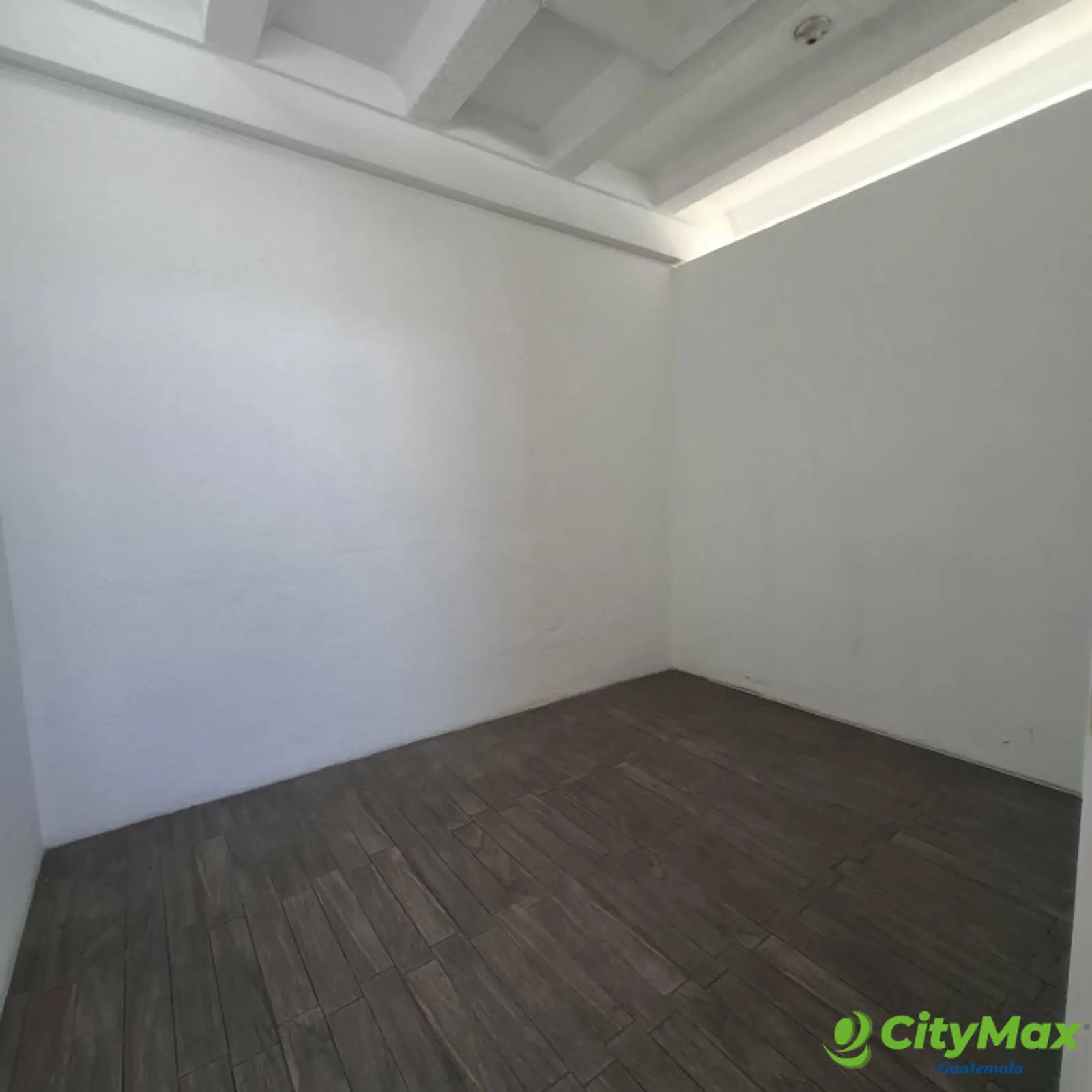 En Renta local con mezanine de 102m2 en Zona 10 - foto 4