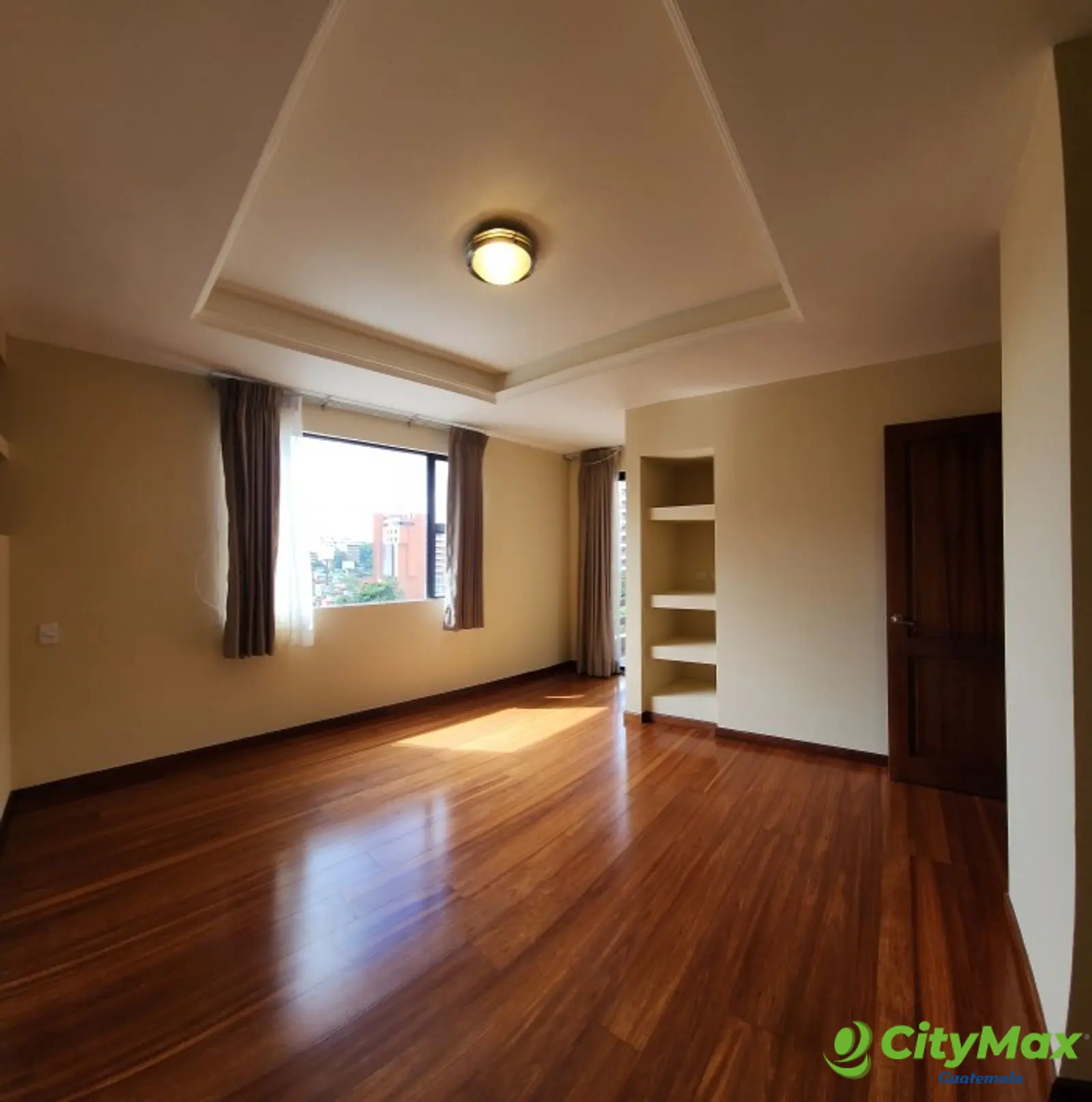 En Alquiler Apartamento con 152.00m2 en Zona 10 - 20221128_110422.jpg