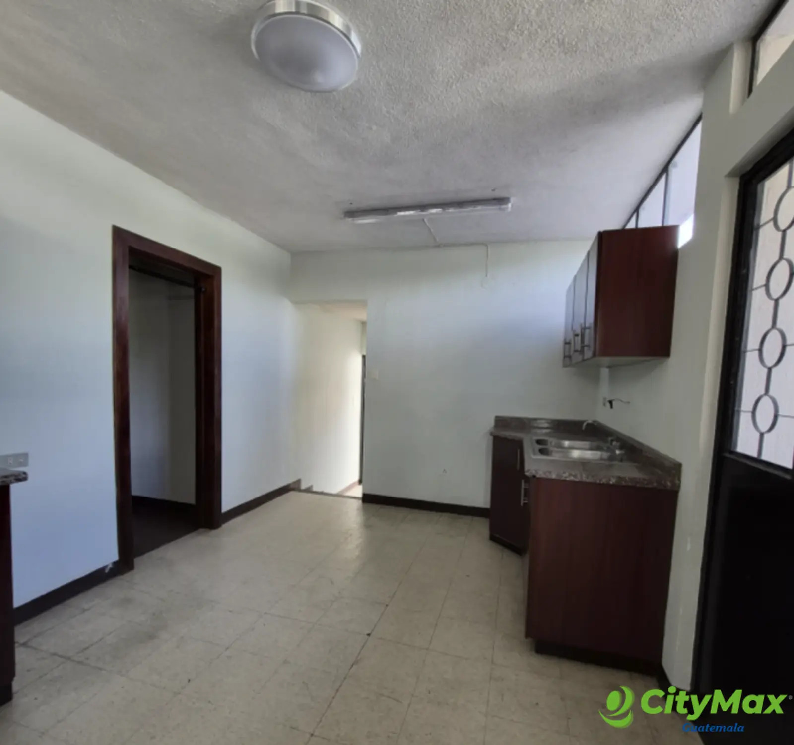 Casa para oficinas en alquiler en zona 15 Guatemala - foto 8