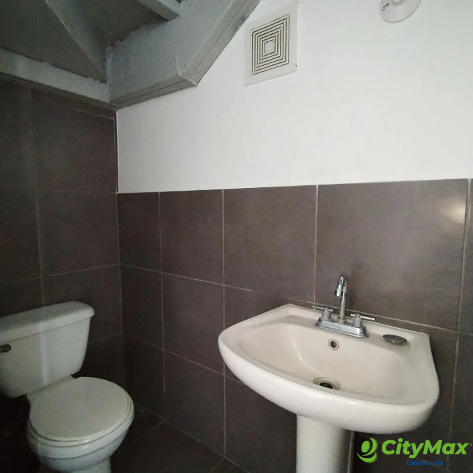Local comercial en 20 calle zona 10 cerca a CC Pradera  - foto 9