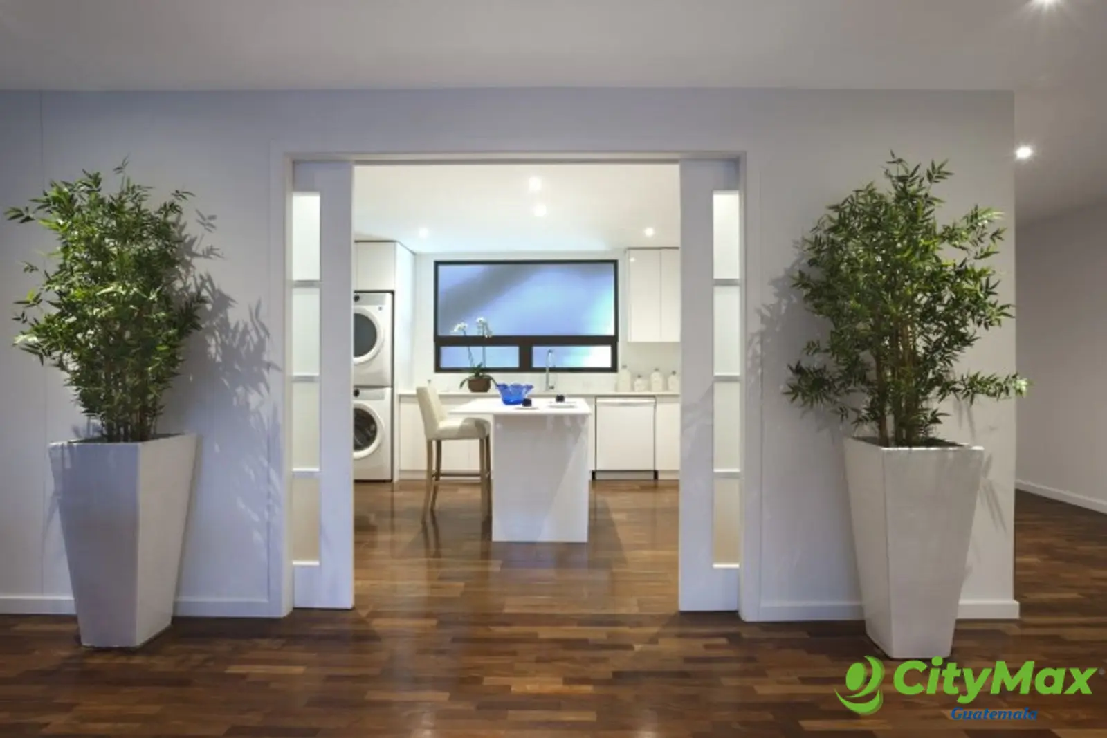 Apartamento en renta con jardín en la zona 10 - foto 8