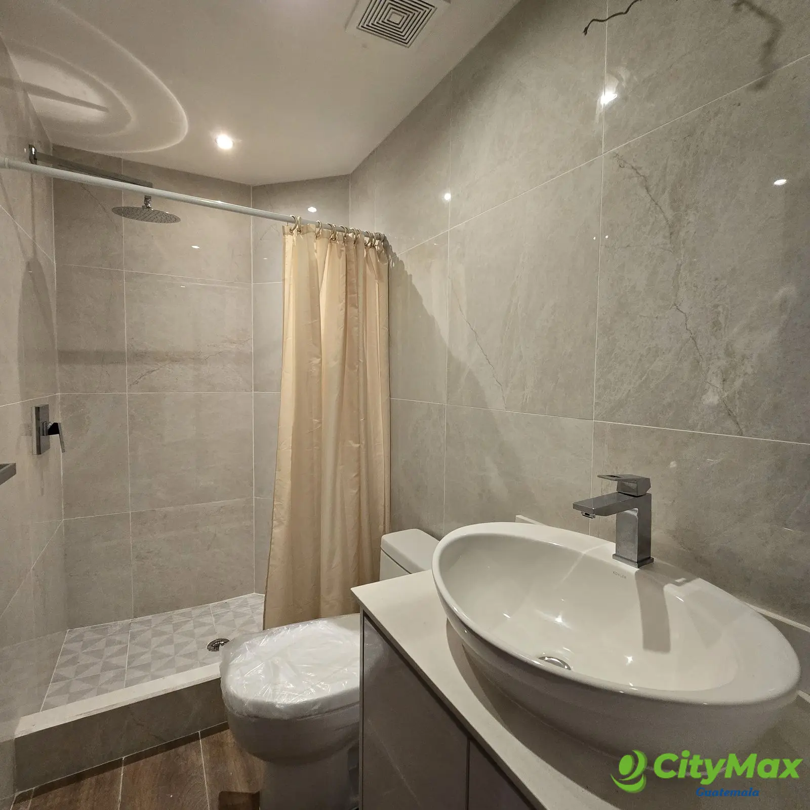 En venta apartamento en Oakland zona 10 Guatemala - foto 6