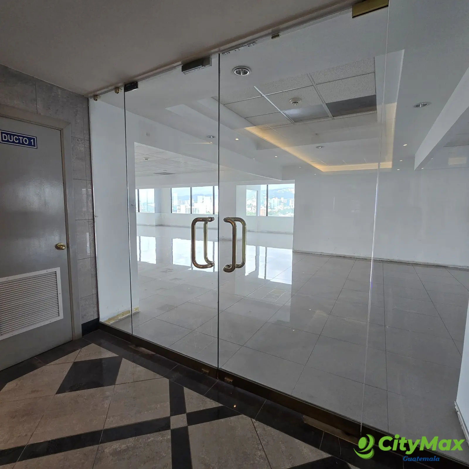 En renta oficina comercial en zona 14 Guatemala - foto 2