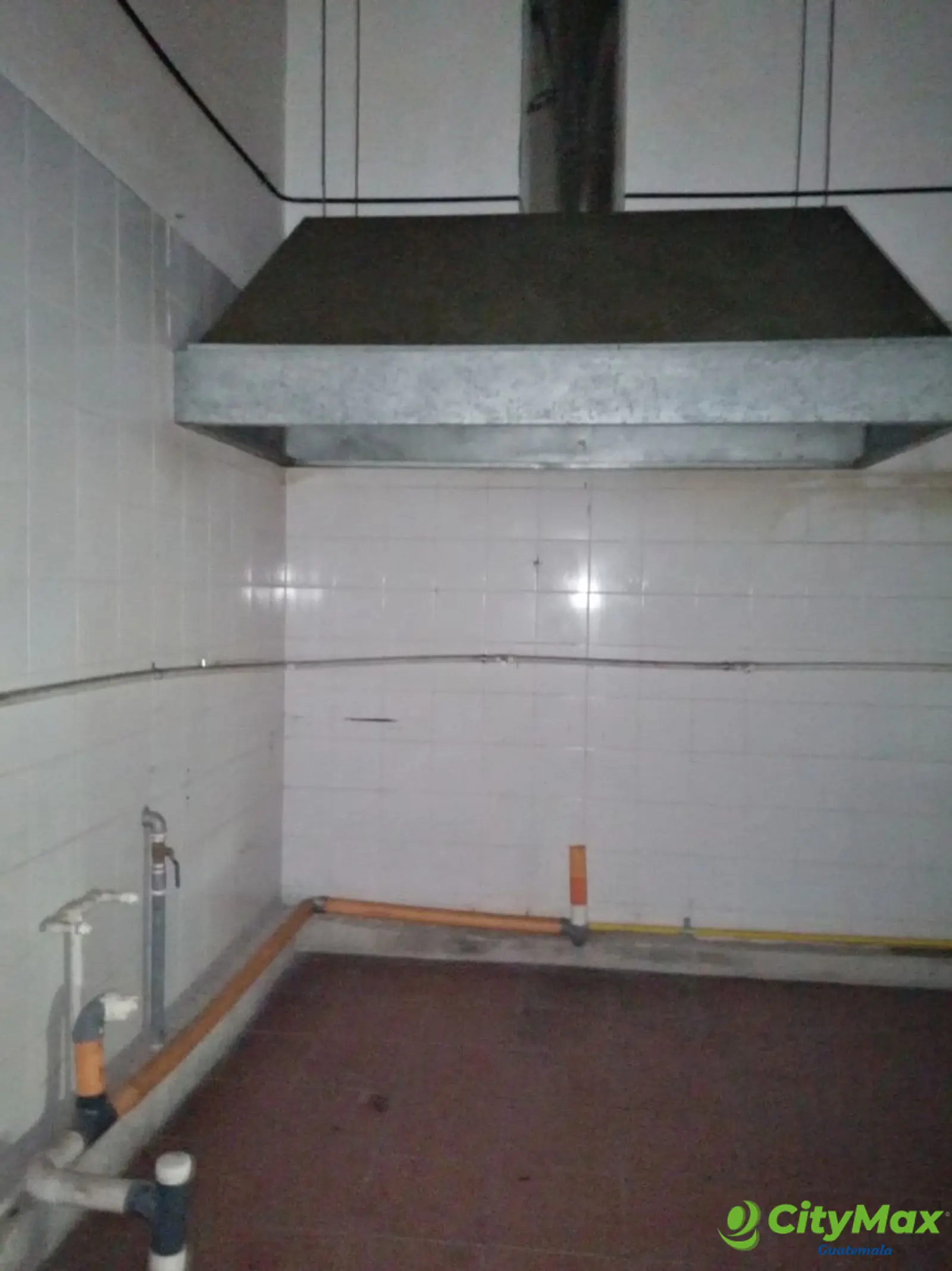 Local en renta en Foodcourt Calzada Roosevelt  - foto 4