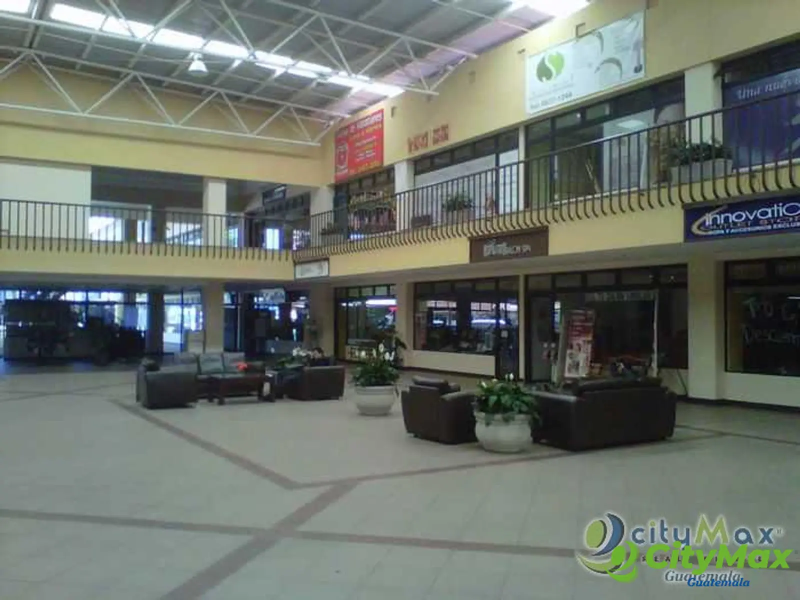 Local en plaza comercial el renta en km 14 al Salvador - foto 2